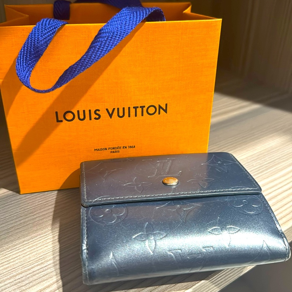Louis Vuitton monogram Wallet 
Vernis Indigo Blue